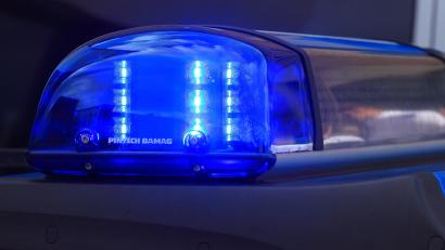 Symbolbild: Jens Wolf/dpa
In einem Parkhaus in Schwandorf hat die Polizei bei einem 27-Jährigen eine verbotene Kräutermischung entdeckt.