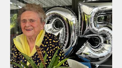 Bild: Ida Faltermeier
Ida Kölbl freut sich über Glückwünsche zu ihrem 95. Geburtstag.