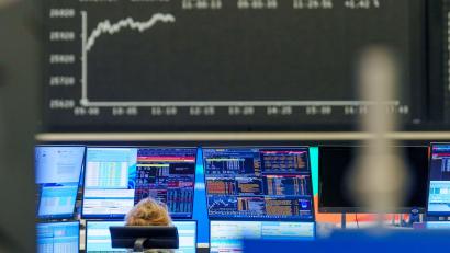 Bild: Andreas Arnold/dpa
Auf den ersten Blick verwundert es bei den geopolitischen Nachrichten, dass die Märkte an Höchstständen notieren.