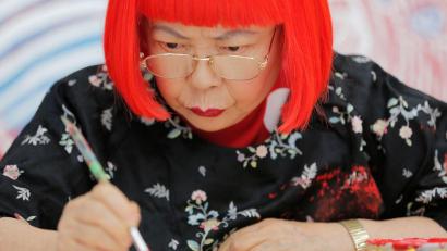 Bild: Itsuo Inouye/AP/dpa
Die japanische Künstlerin Yayoi Kusama ist im Alter von 97 Jahren in Tokio gestorben. (Archivbild)