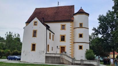 Bild: Josef Popp
In den nächsten Jahren soll an das Rathaus ein Aufzug gebaut werden.