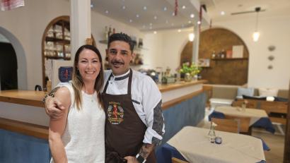 Archivbild: Christopher Dotzler
Marco und Christina Lipoma in ihrem Amberger Restaurant Oro di Napoli: Das Bild entstand nach der Eröffnung im Juni. Anfang August wurde der Betrieb eingestellt.