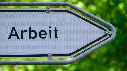 Bild: Patrick Pleul/dpa
Die Chancen für Arbeitslose, eine neue Beschäftigung zu finden, sind nach Einschätzung der Bundesagentur zurzeit historisch schlecht. (Symbolbild)