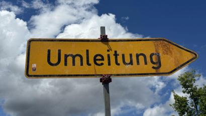 Bild: Heike Unger
Die Staatsstraße 2168 in Eschenbach wird ab Montag, 31. August, wegen Bauarbeiten gesperrt. Eine Umleitung ist eingerichtet.