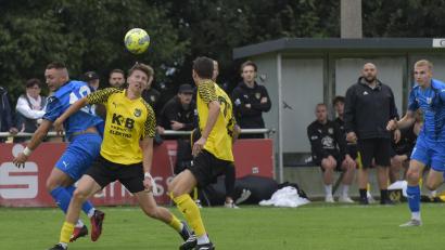 Bild: Hans Mark
Der FC Amberg (gelbe Trikots) bekommt es in der Landesliga Mitte am Samstagnachmittag mit dem Schlusslicht aus Grainet zu tun.