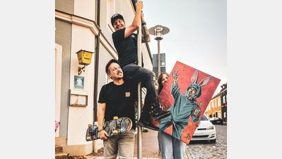 Bild: Janina Gottfried
In Waldsassen im Kunsthaus hoch hinaus wollen Patrick Gottfried, Christian Fischer und Steffi Hasenfürter (von links) mit ihrem "Kunst & Krach Kulturfestival".