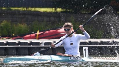 Bild: David Inderlied/dpa
Pauline Jagsch fuhr sich im Kajakeiner zum WM-Titel. (Archivbild)