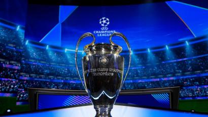 Bild: Gregorio Borgia/AP/dpa
Das Objekt der Bayern-Sehnsucht, der Champions-League-Pokal. (Archivbild)