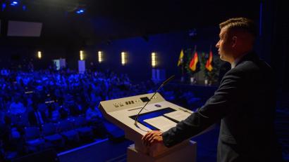 Bild: Klaus-Dietmar Gabbert/dpa
GD-Chef Jean-Pascal Hohm, der auch im AfD-Bundesvorstand sitzt, ruft die AfD-Jugend dazu auf, sich in „Notwehrsituationen“ gegen politische Gegner zu verteidigen.