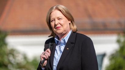 Bild: Michael Kappeler/dpa
Bundesarbeitsministerin Bärbel Bas macht keinen Hehl daraus, dass sie keine Anhängerin der Idee ist, eine Pflicht zur Krankschreibung ab dem ersten Tag einzuführen. (Archivbild)