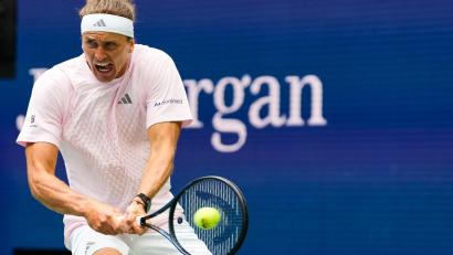 Bild: Yuki Iwamura/AP/dpa
Alexander Zverev spricht bei den US Open über die Tücken der Bälle. (Archivbild)