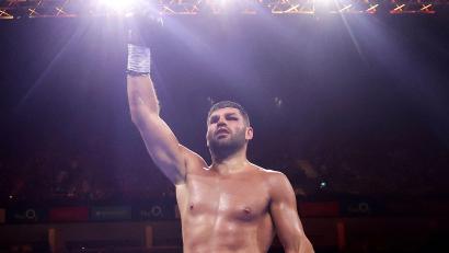 Bild: Steven Paston/PA Wire/dpa
Filip Hrgovic jubelt nach seinem Sieg gegen Moses Itauma.