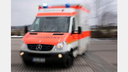 Bild: Stephan Jansen/dpa
Der Rettungsdienst brachte den Schwerverletzten in ein Krankenhaus. (Symbolbild)
