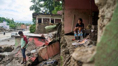 Bild: Niranjan Shrestha/AP/dpa
Viele Menschen haben durch die Flut alles verloren.