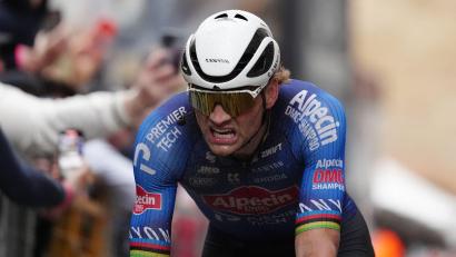 Bild: Massimo Paolone/LaPresse via ZUMA Press/dpa
Der Abstecher auf das Mountainbike brachte Mathieu van der Poel keinen Erfolg (Archivbild)