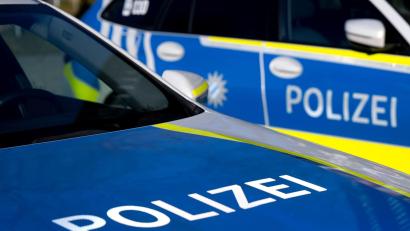 Symbolbild: Sven Hoppe/dpa
In der Moltkestraße in Weiden ist ein geparktes Auto angefahren und beschädigt worden. Der Verursacher fuhr weiter.