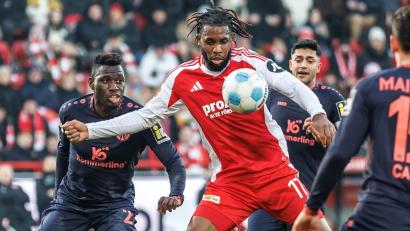 Bild: Andreas Gora/dpa
Jordan Siebatcheu soll für Greuther Fürth Tore schießen. (Archivbild)