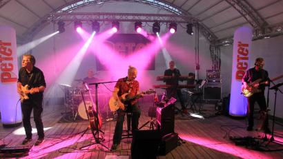 Bild: Konrad Rosner
Ossi Mark bot mit seiner Band ein tolles Konzert auf der Freilichtbühne in Bärnau.