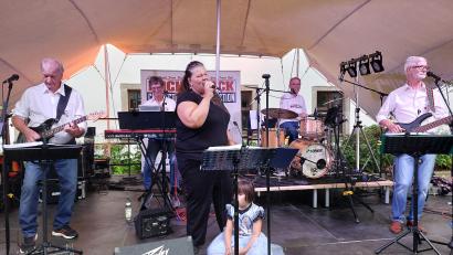 Bild: Helmut Kunz
Die Jubelband RockConnection gibt Vollgas.
