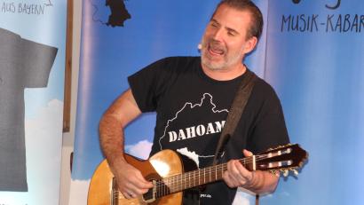 Archivbild: Konrad Rosner
Der niederbayerische Musik-Kabarettist "Vogelmayer" kommt am Freitag, 27. November, nach Bärnau in den Gasthof "Zur Post".