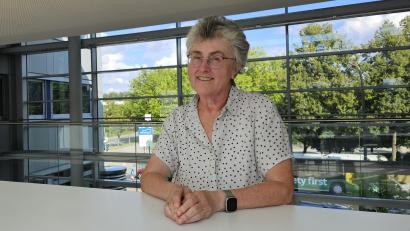 Bild: Sonja Kaute
Angela Sauer weiß noch gar nicht so recht, was sie mit all der Zeit im Ruhestand anfangen soll. 38 Jahre lang hat sie den Kirchenchor St. Konrad in Weiden geleitet. Sie lebt die Kirchenmusik schon seit ihrer Kindheit.