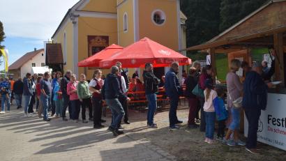 Archivbild: swo
Einen großen Ansturm an hungrigen Besuchern erwartet auch die DJK wieder am Bratwurst- und Käsestand hinter der Wallfahrtskirche.