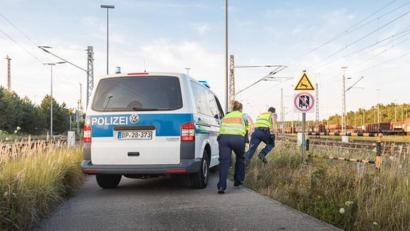 Symbolbild: Bundespolizei
Zwei Unbekannte sind in Pfreimd auf das Dach einer Regionalbahn geklettert – und dann bis Wernberg mitgefahren.
