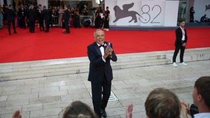 Bild: Alessandra Tarantino/Invision/AP/dpa
Festivaldirektor Alberto Barbera bei der Eröffnung der Filmfestspiele im vergangenen Jahr. (Archivbild)