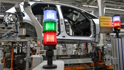 Bild: Hendrik Schmidt/dpa
Bei dem Treffen der Landtagsfraktionen von CDU und CSU in Thüringen, Sachsen und Bayern ging es auch um die derzeitige Diskussion um die Zukunft des VW-Standorts in Zwickau. (Symbolbild)