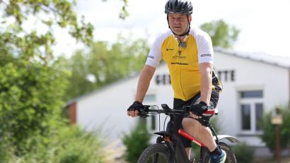 Bild: Matthias Bein/dpa
Sven Schulze strampelt, damit er auch bei der nächsten Tour als Ministerpräsident dabei ist.