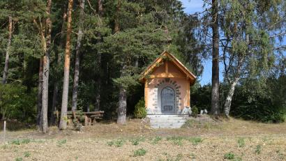 Bild: szl
Wer kümmert sich künftig um die Marienkapelle bei Höll in der Gemeinde Pullenreuth? Hier sind sich der Fichtelgebirgsverein Pullenreuth die Gemeinde uneins.