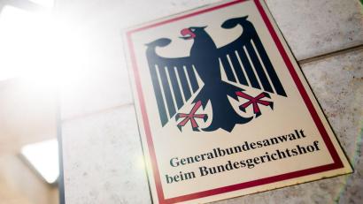 Bild: Christoph Schmidt/dpa
Die Bundesanwaltschaft hatte die Beschuldigten im Juni festnehmen lassen. (Archivbild)