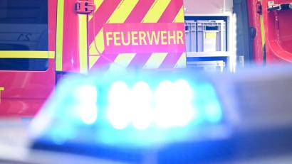 Symbolbild: Bernd Weißbrod/dpa
Die beiden Fahrer mussten aus ihren Fahrzeugen befreit werden.