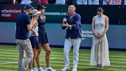 Bild: Mathias Schulz/dpa
Beim Abschiedsspiel von Angelique Kerber (Zweite von links) stand auch Boris Becker auf dem Platz. (Archivbild)