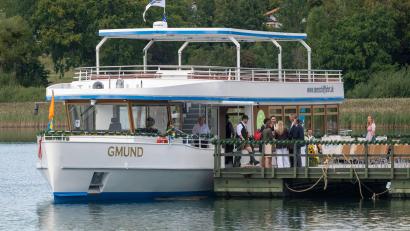 Bild: Peter Kneffel/dpa
Charlotte Knobloch taufte das Schiff auf den Namen „Gmund“.