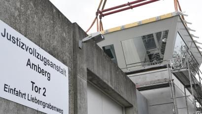 Symbolbild: Petra Hartl
Ein 35-jähriger Gewohnheitsdieb, der vor dem Amtsgericht Amberg stand, erhielt erneut eine Haftstrafe. Er muss in der JVA Amberg bleiben.