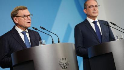 Bild: Kay Nietfeld/dpa
Außenminister Johann Wadephul (CDU) und Bundesinnenminister Alexander Dobrindt (CSU) sind sich sicher: Hinter dem gescheiterten Anschlag steckt Russland.