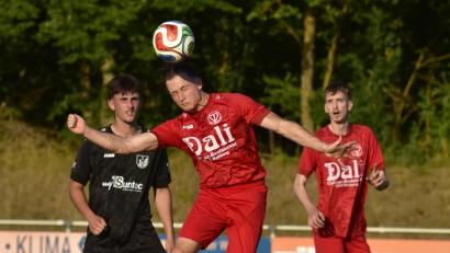 Bild: Hans Mark
Im Kreispokal kam es am Dienstagabend nicht zur Neuauflage des Derbys zwischen dem TV Nabburg (rote Trikots) und dem 1. FC Schwarzenfeld.