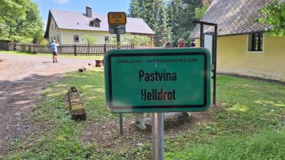 Bild: Magdalena Becher
Das verlassene Dorf Pastvina/Helldrot im Český les.
