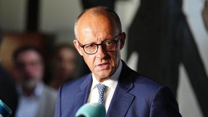 Bild: Kay Nietfeld/dpa
Wie könnte bei schwierigen Mehrheitsverhältnissen in Sachsen-Anhalt künftig regiert werden? Der Kanzler macht eine Ansage. (Archivbild)
