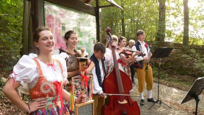 Bild: Martina Witt
Für beste Unterhaltung sorgte die Dudelsackkapelle aus Bischofteiniz beim Bierkellerkonzert von LuhKulTour.