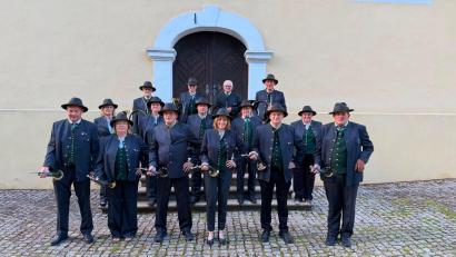 Bild: BJV-Kreisgruppe Sulzbach-Rosenberg
Die Jagdhorn-Bläsergruppe der BJV-Kreisgruppe Sulzbach-Rosenberg feiert heuer ihren 75. Geburtstag - sie ist ist nach wie vor sehr aktiv in der Region und spielt bei den verschiedensten Anlässen.
