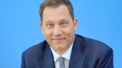 Bild: Michael Kappeler/dpa
Klingbeils Reform soll vor allem kleine und mittlere Einkommen entlasten. (Archivbild)