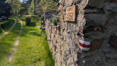 Bild: wüw
Hier lang: So sind die Wanderwege in Tschechien markiert. Magdalena Becher erklärt das Farbsystem der Wanderwegweiser.