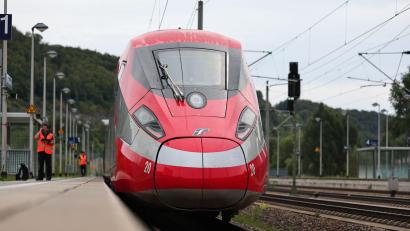 Bild: dpa
Die Probefahrten mit dem umgerüsteten Frecciarossa werden laut Bahn mehrere Monate dauern.