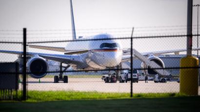 Bild: Bernd von Jutrczenka/dpa
Der Regierungsflieger hat einen technischen Schaden.