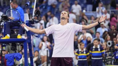 Bild: Frank Franklin II/AP/dpa
Alexander Zverev jubelt emotional.