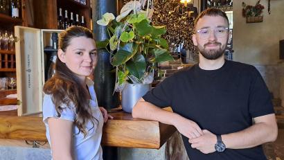 Bild: Gisela Kuhbandner
Liliya Shelehey und Davyd Chapinskyy sind die neuen Pächter des Gasthauses "Museo" in Fichtelberg.