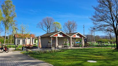 Bild: Elfriede Weiß
Der Kiosk war Anlaufpunkt im Stadtpark, wenn es um Getränke, Eis oder die Golfschläger für den nebenan gelegenen Golf- Park ging