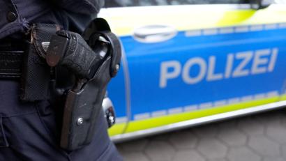 Bild: Marcus Brandt/dpa
Die Polizei nahm im Rahmen der Ermittlungen einen 16-Jährigen fest, der verdächtigt wird, eine 14-Jährige vergewaltigt zu haben. (Symbolbild)